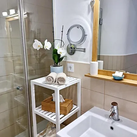 Romantik Guest house *